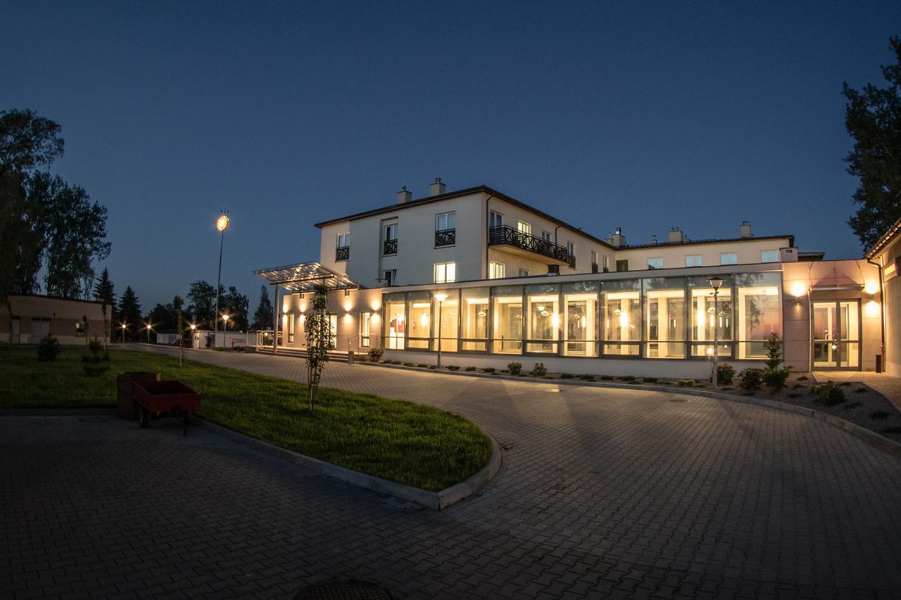Hotel Radocza Park Business Buitenkant foto