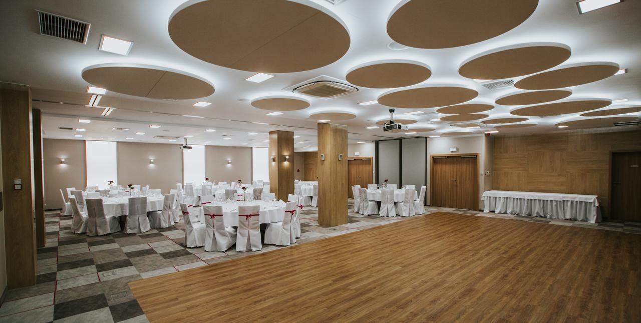 Hotel Radocza Park Business Buitenkant foto